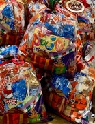 Paczka słodyczy pod choinkę