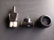 Wtyczka, rozgałęziacz i gniazdko z okresu PRL 