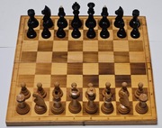 Szachy drewniane lakierowane, Cepelia, PRL, lata 70-80 XX wieku