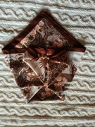 Piękny chusta z magnetycznym zapięciem 