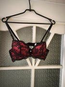 Biustonosz push-up czerwono-czarny