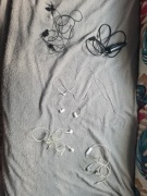 Zestaw 4 słuchawek plus ładowarką do samochodu