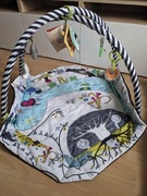 Interaktywna Mata leżanka dla niemowlaka z zabawkami, pieluchy książki