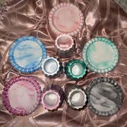 Zestaw Dekoracyjnych Wazoników z Podstawkami– Ręcznie Wykonane z Gipsu