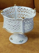 Porcelana Wallendorf Koszyk na stopie kobalt wys.16cm.szer.17cm