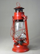 Polska lampa latarnia naftowa Jupiter 2 czerwona