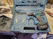 Makita DDF453 w walizce z uszkodzoną baterią