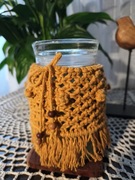 Sweterek, lampion makrama,  otulacz do świecy  miodowym