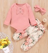 Komplet , kwiaty, morelowy, body, spodenki