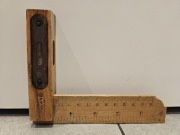 Stary drewniany kątownik stolarski z poziomicą Poland