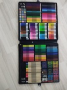 Mega zestaw kredek, pisaków i innych art.