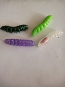 Zestaw 12 przynęt spiningowych, pędrak, gąsiennica.