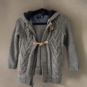 Sweterek Reserved dla chłopczyka, rozm. 104