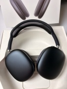 Czarne słuchawki Apple AirPods Max USB-C