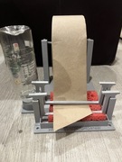 Podajnik do taśmy aktywowanej wodą z gąbką