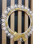 Ażurowa ozdoba z ozdobną wstążką, łapacz snów, wianek na drzwi