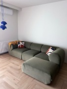 Modułowa sofa Hug Optisofa – 3 moduły + podnóżek – stan idealny – Moss