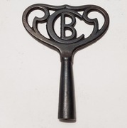 133. KLUCZ DO STAREGO ZEGARA ŚCIENNEGO - KWADRAT 4,5 MM