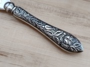 POSREBRZANY NÓŻ DO CIASTA TORTU ŚRODEK STOŁU MONOGRAM FINLANDIA RÓŻA