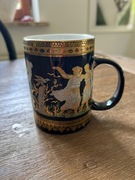 Kubek z chińskiej porcelany z motywem z mitologii greckiej