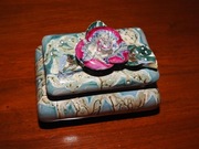 Mała dekoracyjna kasetka szkatułka na biżuterię 