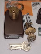 Zamek wierzchni dwubębenkowy  LOB TB62 60mm brązowy z wkładką 