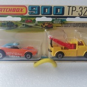 MATCHBOX TP-32 Dodge Challenger +Ford Wreck 