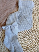 Rajstopy z kokardą.