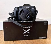 Aparat fotograficzny Fujifilm X-T1 z obiektywem Fujinon xc1545 i akcesoria