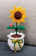 Słonecznik w doniczce wykonany na szydełku 