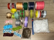 Zestaw duża ilość wstążek, płatków białych, kwiatków itp