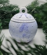 świeca sojowa w kształcie świątecznej kuli o zapachu Christmas Magic