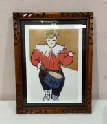 OBRAZEK CHŁOPCA Z PERKUSJĄ W DREWNIANEJ RAMIE