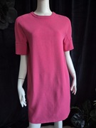 TARA JARMON PIĘKNA SUKIENKA RÓŻ 