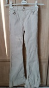 Beżowe damskie jeansy dzwony (flare/bootcut) marki Bershka S