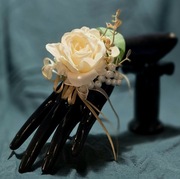 Bukiecik na rękę i do butonierki marynarki