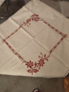 Obrus bieżnik 100/100 cm len haft krzyżykowy.