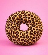 Poduszka piercingowa do piercingu donut do spania Lampart panterka 35 cm