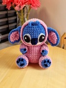 Maskotka ręcznie robiona – różowo-niebieski stworek przytulanka.