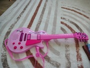 Gitara elektryczna wygrywa melodyjki 