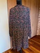 Sukienka czarna w kwiaty