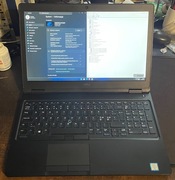 Dell Precision 3520 mały mankament