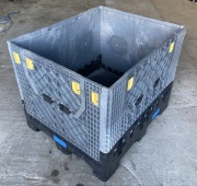 Skrzyniopaleta plastikowa rozkłada.