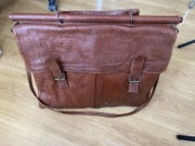 Brązowa, skórzana torba na ramię / listonoszka o fasonie vintage.