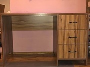 Biurko w kolorze bejcowanej sosny