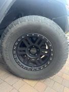 opona pathfinder all terrain 285 70 17 jeep