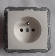 Gniazdo pojedyncze do ramek Hager-Polo Fiorena białe - używane 