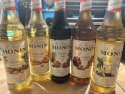 Syrop Monin 5 smaków 0,7l:Butterscotch,Chocolate,Caramel,Hazelnut,Vanilla. 