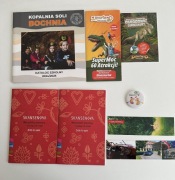 Przewodniki, kolorowanki, zakładki do książek, przypinka