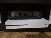 *Xbox One 1 TB z Kinect, padem i grami – zestaw gotowy do grania*